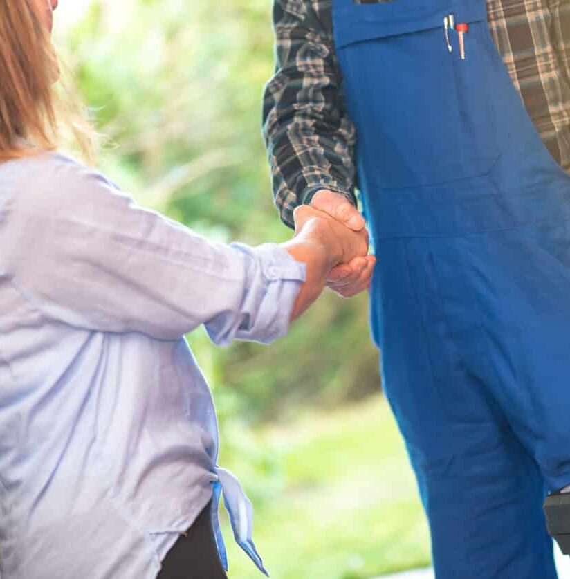 Handschlag mit Kundin